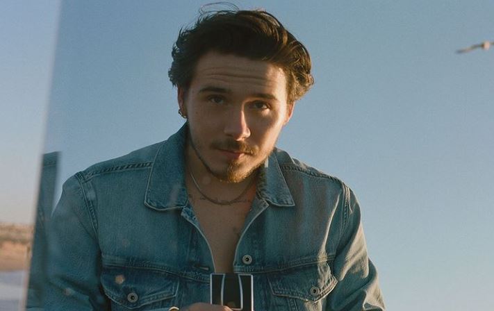 Ο Brooklyn Beckham φωτογραφίζεται πιο σέξυ από ποτέ για... καλό σκοπό