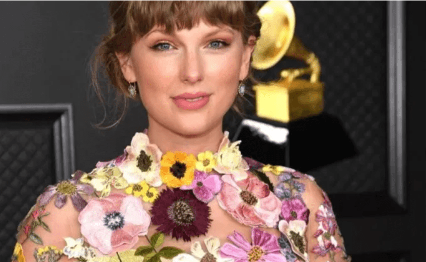 Taylor Swift: Mε Oscar de la Renta δημιουργία στα βραβεία Grammy