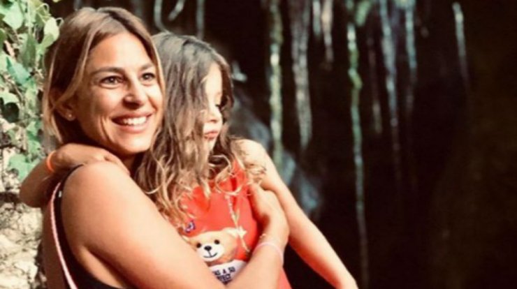 Κωνσταντίνα Ευριπίδου: Συγκινημένη με την κόρη της, Αριάδνη στη γιορτή του σχολείου της