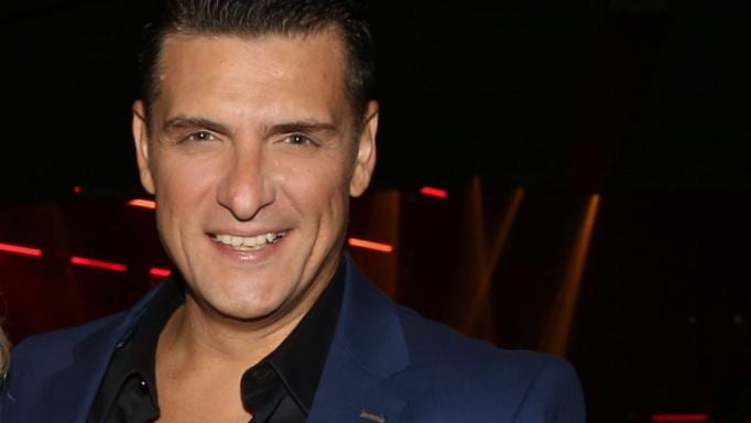 Ο Χρίστος Αντωνιάδης σε πρωτοφανή εξομολόγηση για Τριαντάφυλλο: «Είχα την κακή εμπειρία να τον βρω μπροστά μου»