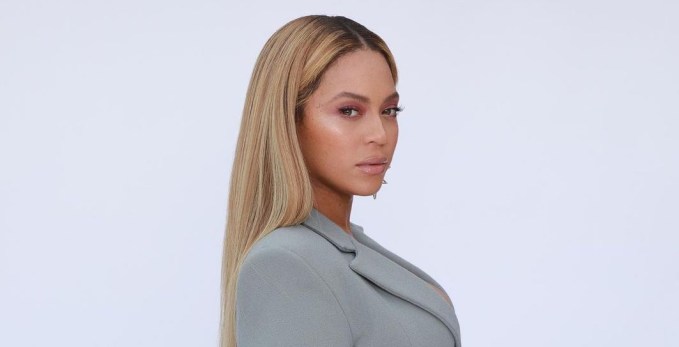 Beyonce: Οι σπάνιες φωτογραφίες με τα παιδιά από χαλαρές στιγμές στη παραλία