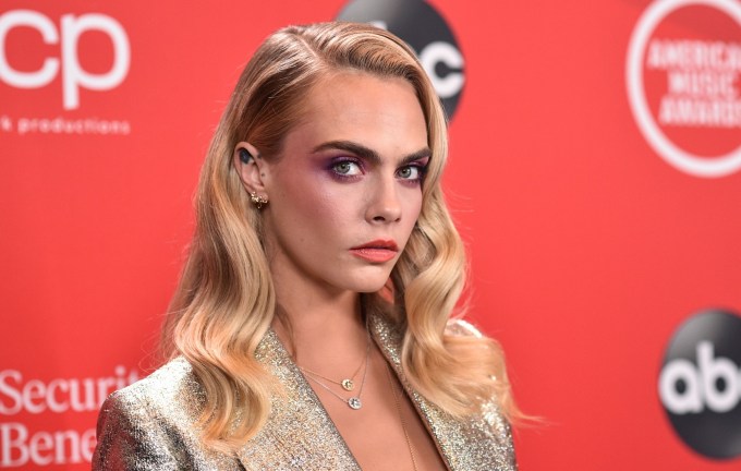 Cara Delevingne: Η σπάνια φωτογραφία με τη γιαγιά της και τον Πρίγκιπα Φίλιππο