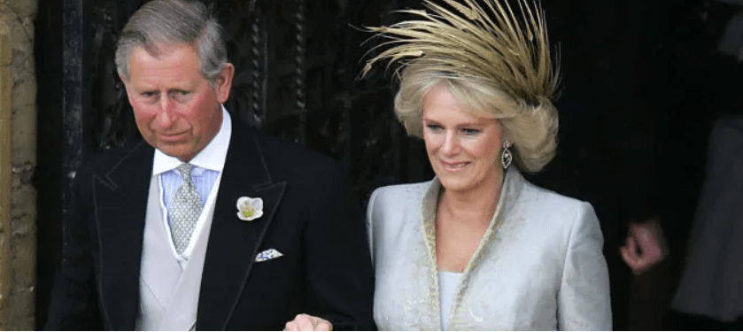 Καμίλα: Ο πραγματικός λόγος που δεν φόρεσε τιάρα στο γάμο της με τον πρίγκιπα Κάρολο