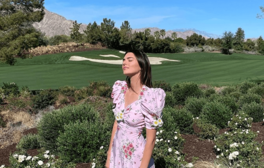 Kendall Jenner: 8 floral φορέματα για να αντιγράψουμε το ανοιξιάτικο look της