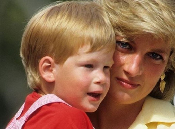 Πρίγκιπας Χάρι: Μοιράζεται τις τραυματικές αναμνήσεις του από την κηδεία της μητέρας του