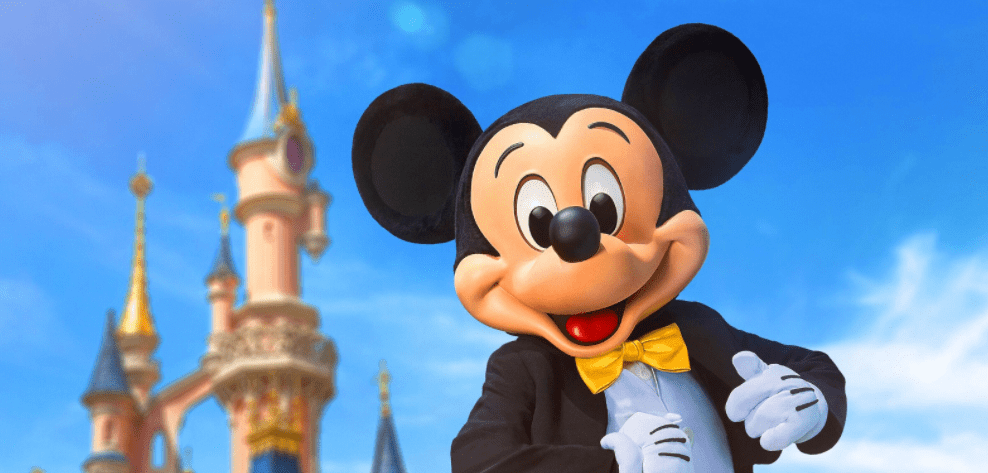 'Aνοιξε ξανά η Disneyland Paris, όμως ο Μίκι Μάους δεν θα δίνει αγκαλιές