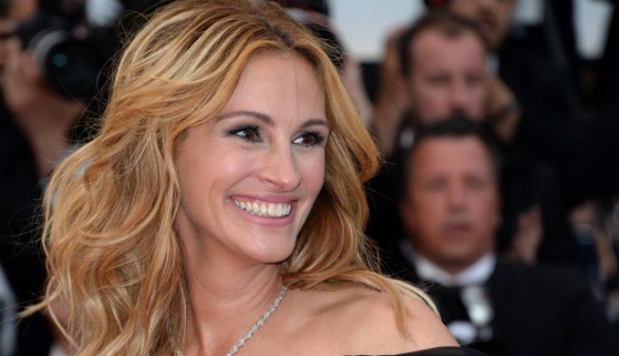 Julia Roberts: Ποζάρει χωρίς ίχνος μακιγιάζ και μας αποδεικνύει για ακόμη μια φορά πως είναι κούκλα