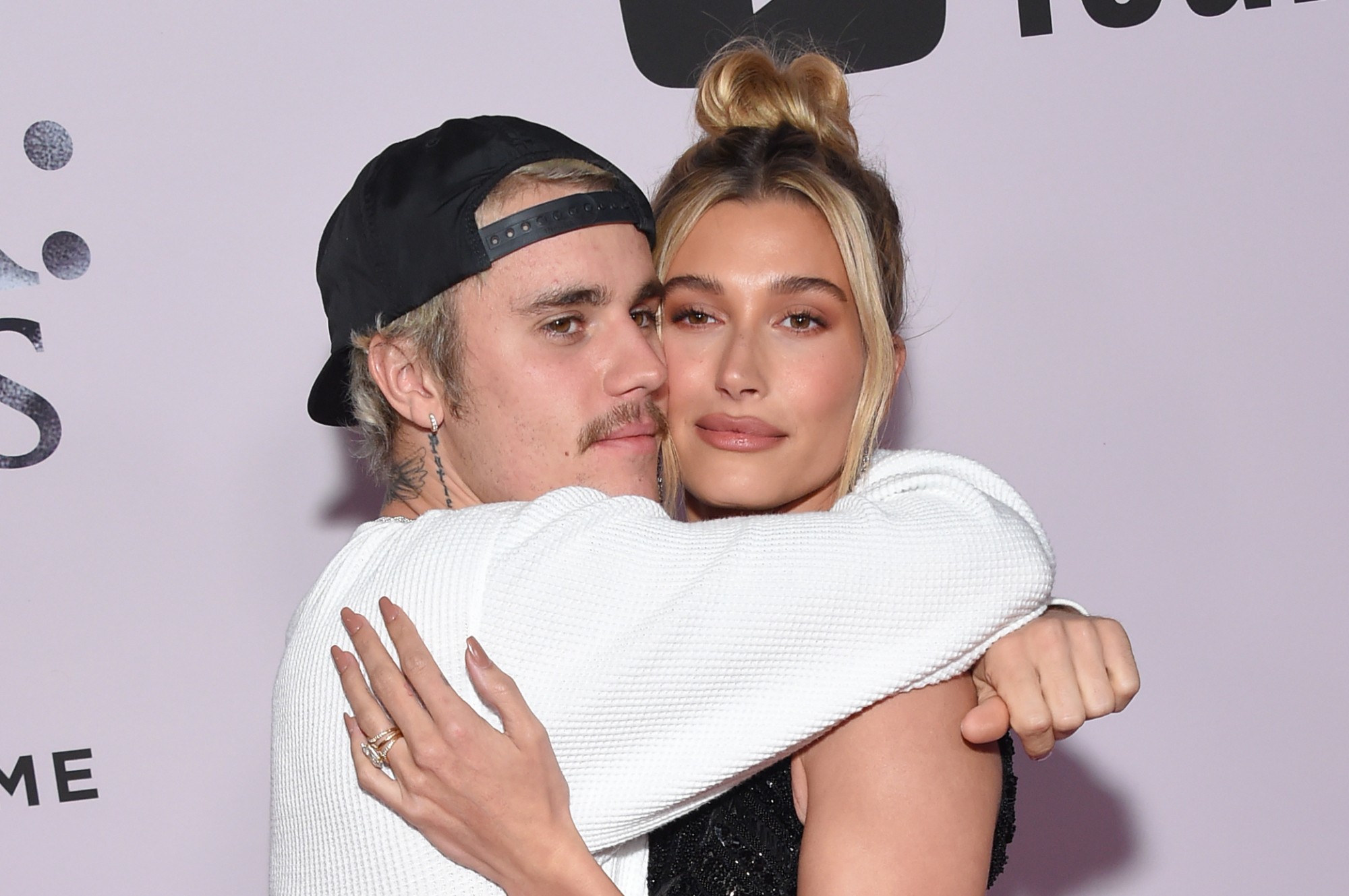 Justin Bieber - Hailey Baldwin: Οι φωτογραφίες που μοιράστηκαν από τις διακοπές τους στη Μήλο