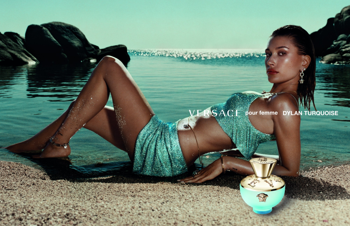 Το Dylan Turquoise είναι μια ωδή στον αισθησιασμό της γυναίκας Versace