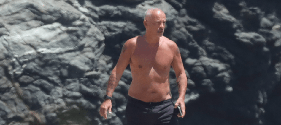 Eros Ramazzotti: Παιχνίδια σε παραλία της Μυκόνου με τα παιδιά του