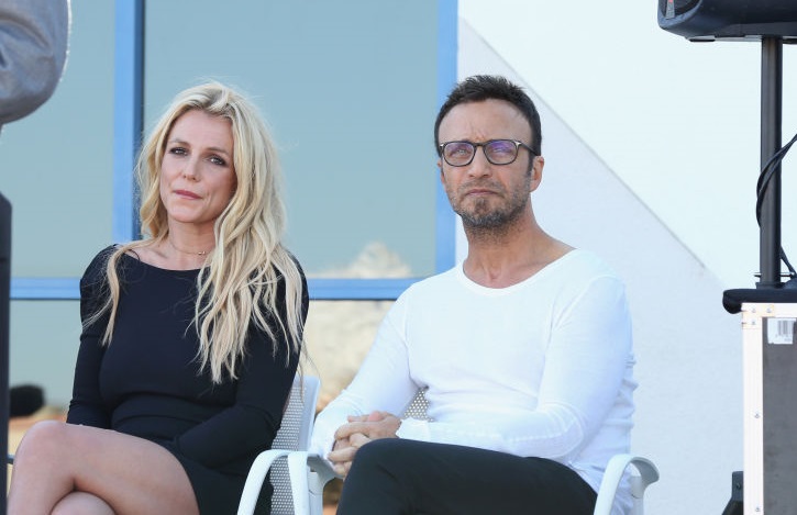 Britney Spears: O manager της παραιτήθηκε έπειτα από 25 χρόνια, μετά το σκάνδαλο με τον πατέρα της