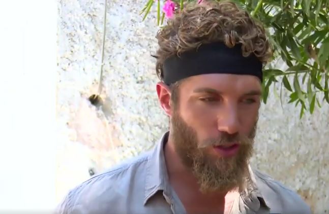 Survivor: Ανατροπή! Ο Κόρομι αποκάλυψε ότι η παραγωγή τους ζήτησε να στήσουν “θεατρικό”