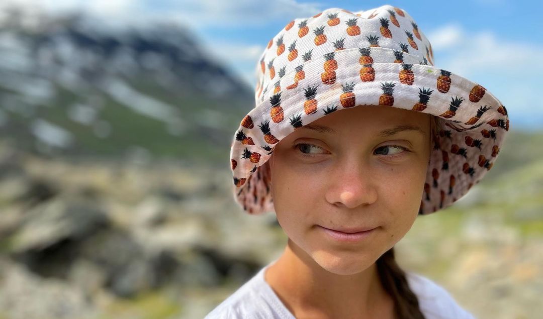 Greta Thunberg: Ποζάρει για τη Σκανδιναβική Vogue και διαμαρτύρεται για τη μόδα και την κλιματική αλλαγή