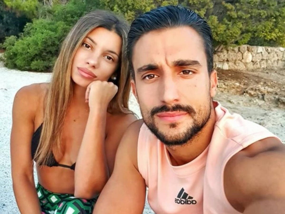 Απίστευτο βίντεο! Η Μαριαλένα μαθαίνει στον Σάκη να... κάνει δουλειές του σπιτιού με τον πιο απολαυστικό τρόπο