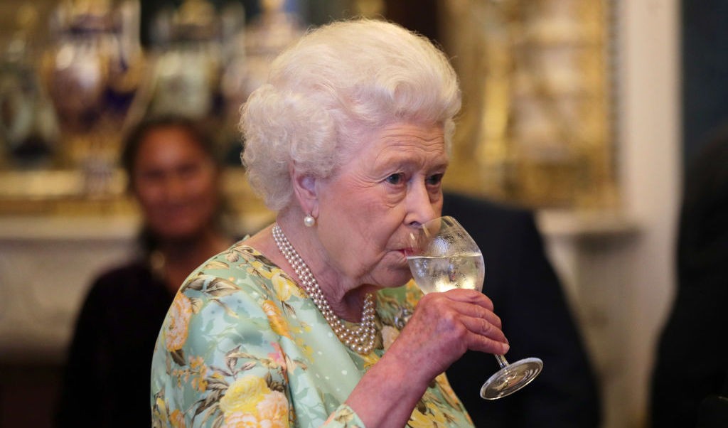 Βασίλισσα Ελισάβετ: Το αγαπημένο της φαγητό και ο λόγος που φυλάσσεται ως επτασφράγιστο μυστικό