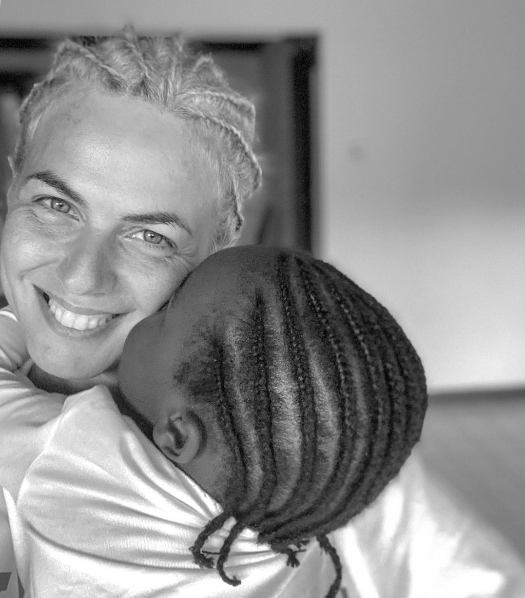 Η Χριστίνα Κοντοβά σε νέες περιπέτειες με την κόρη της στην Ουγκάντα