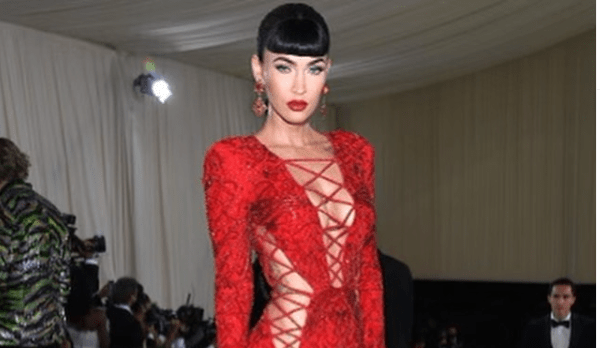 Baby Bangs: Η Megan Fox επανάφερε το hair trend στο Met Gala 2021