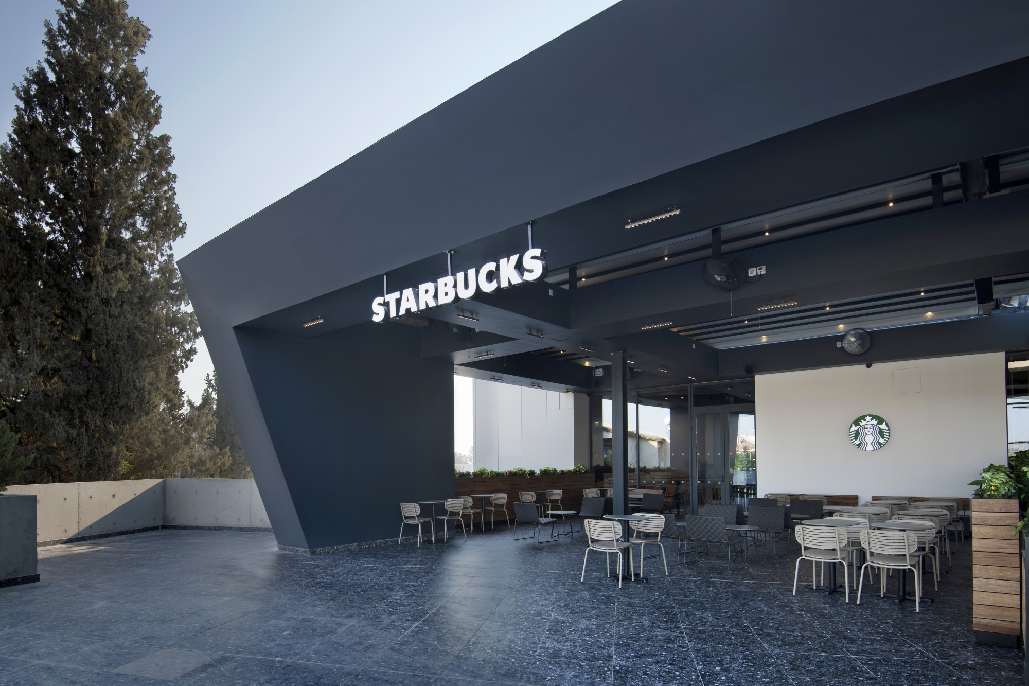 Νέο Κατάστημα Starbucks  στο Metropolis Mall στη Λάρνακα
