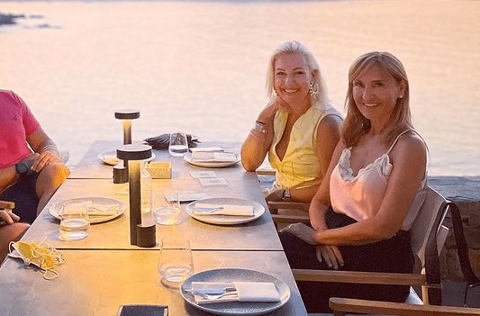 Μάρα Ζαχαρέα - Τίνα Μεσσαροπούλου: Δείπνησαν με εκλεκτή παρέα!