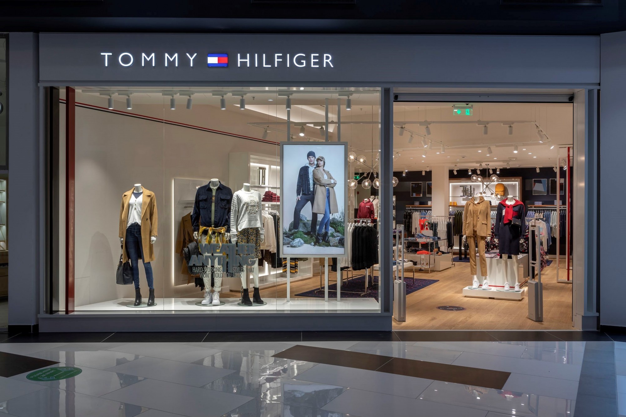 Το METROPOLIS MALL υποδέχεται το πρώτο κατάστημα TOMMY HILFIGER στη Λάρνακα