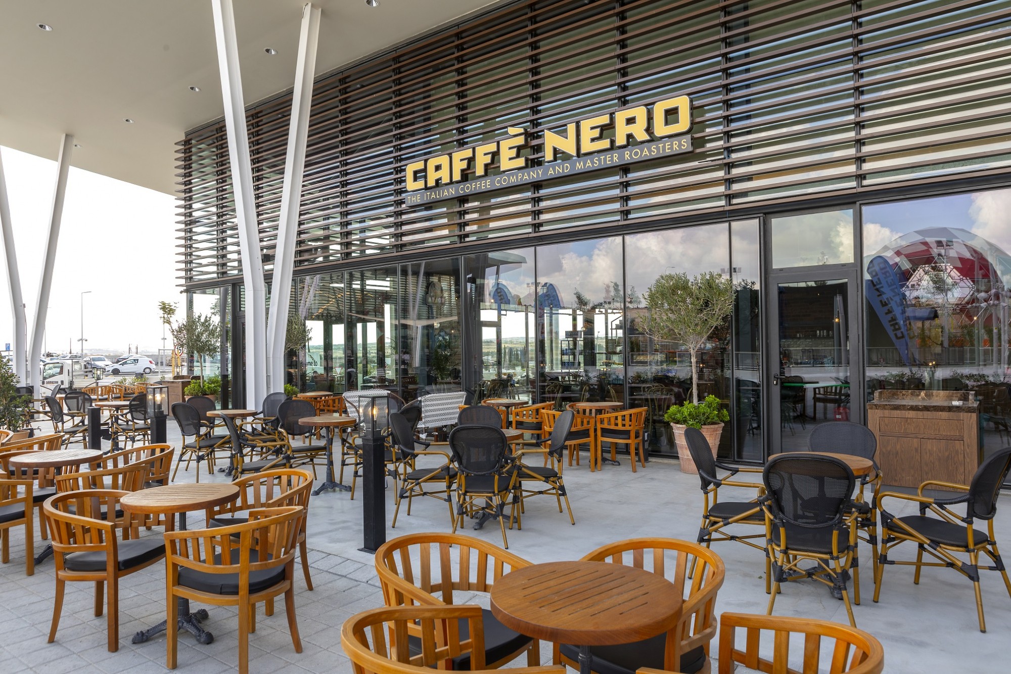 Caffè Nero στο Neo Plaza