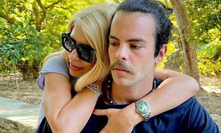 Full in love ο Άγγελος Λάτσιος! Τρυφερές στιγμές με την σύντροφό του στο κέντρο της Αθήνας