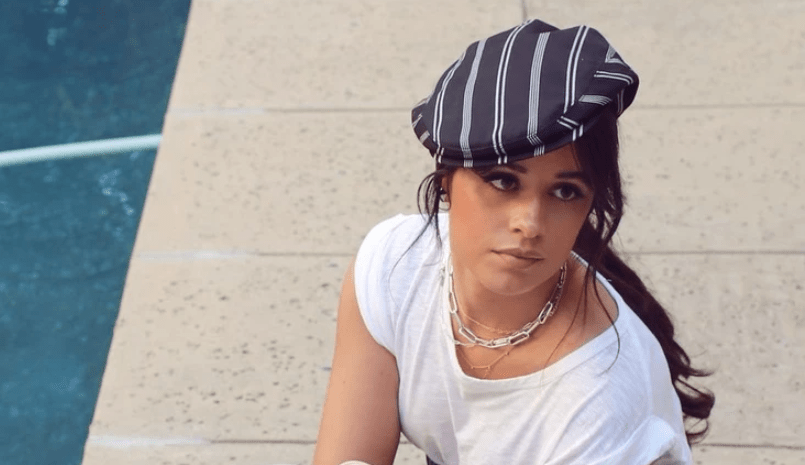 Camila Cabello: Ο Δημήτρης Γιαννέτος επιμελήθηκε την πιο τολμηρή αλλαγή στα μαλλιά της – Βίντεο