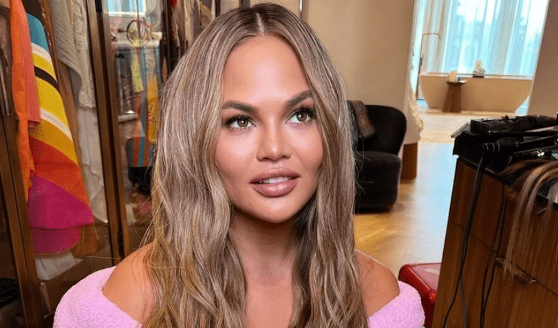 Chrissy Teigen: Και όμως, έκανε μεταμόσχευση φρυδιών