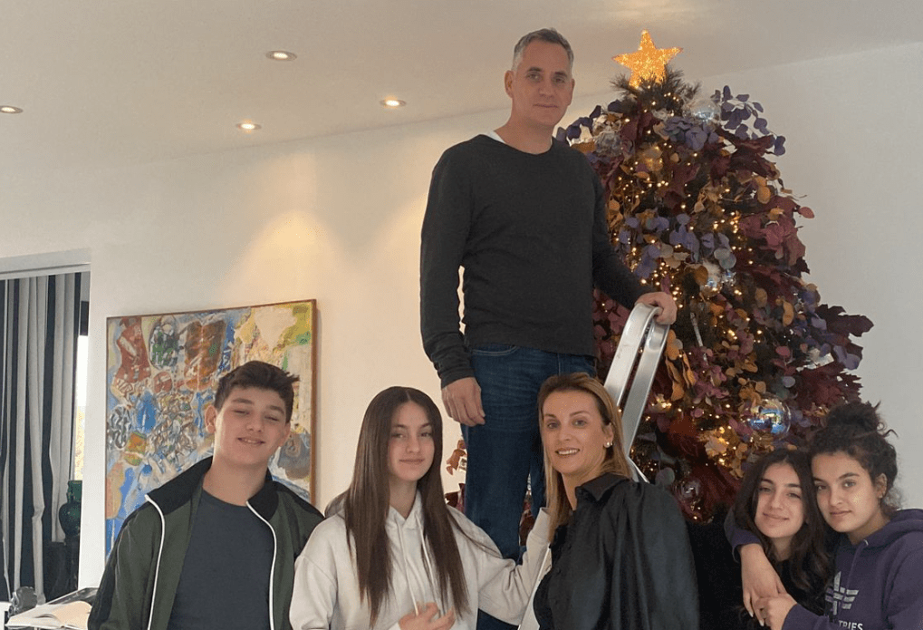 Νικόλας & Γιώτα Παπαδοπούλου: Μας δείχνουν το λαμπερό χριστουγεννιάτικο δέντρο τους
