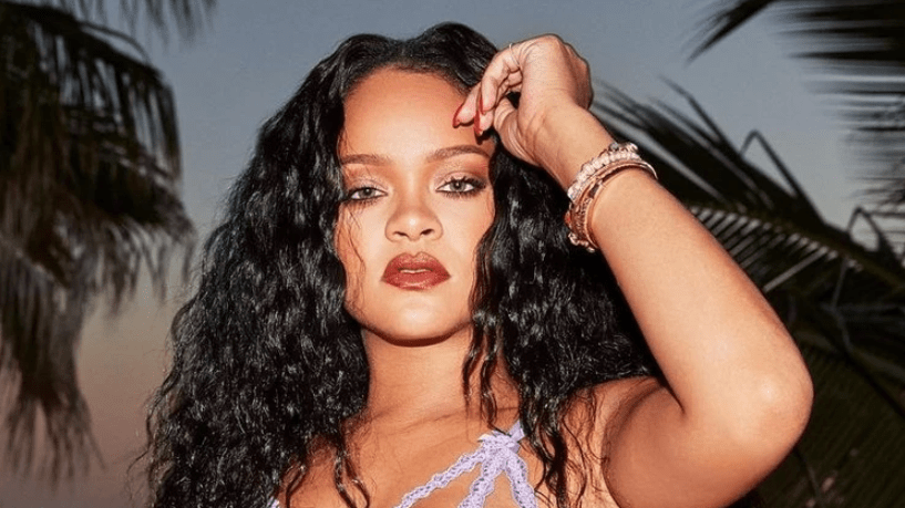 Rihanna: Το νέο της eye look είναι ιδανικό για τα Χριστούγεννα και είναι πανεύκολο