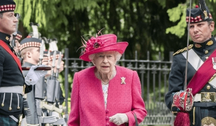 Βασίλισσα Ελισάβετ: Σοβαρός τραυματισμός στη μέση της – Απουσιάζει από σημαντική τελετή