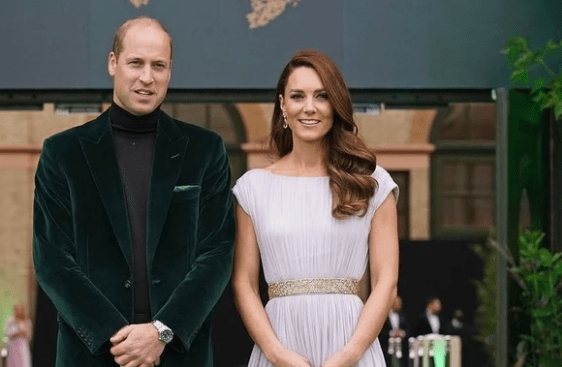 Kate Middleton: Εντυπωσίασε τα πλήθη των Βρετανών με το νέο της look
