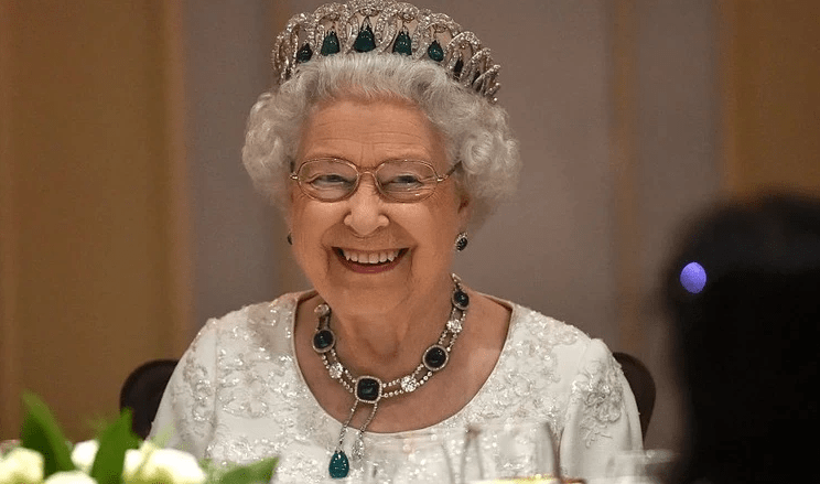 Βασίλισσα Ελισάβετ: Η συνταγή για τ’ αγαπημένα της Cinnamon Stars