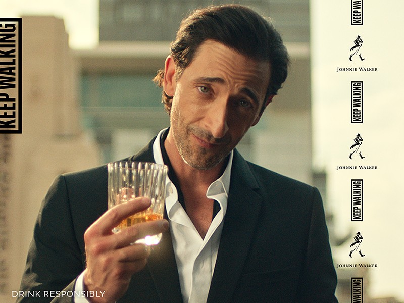 Cheers! O Adrien Brody είναι ο.... WALKER που μας εμπνέει να ξεπεράσουμε τα όρια μας