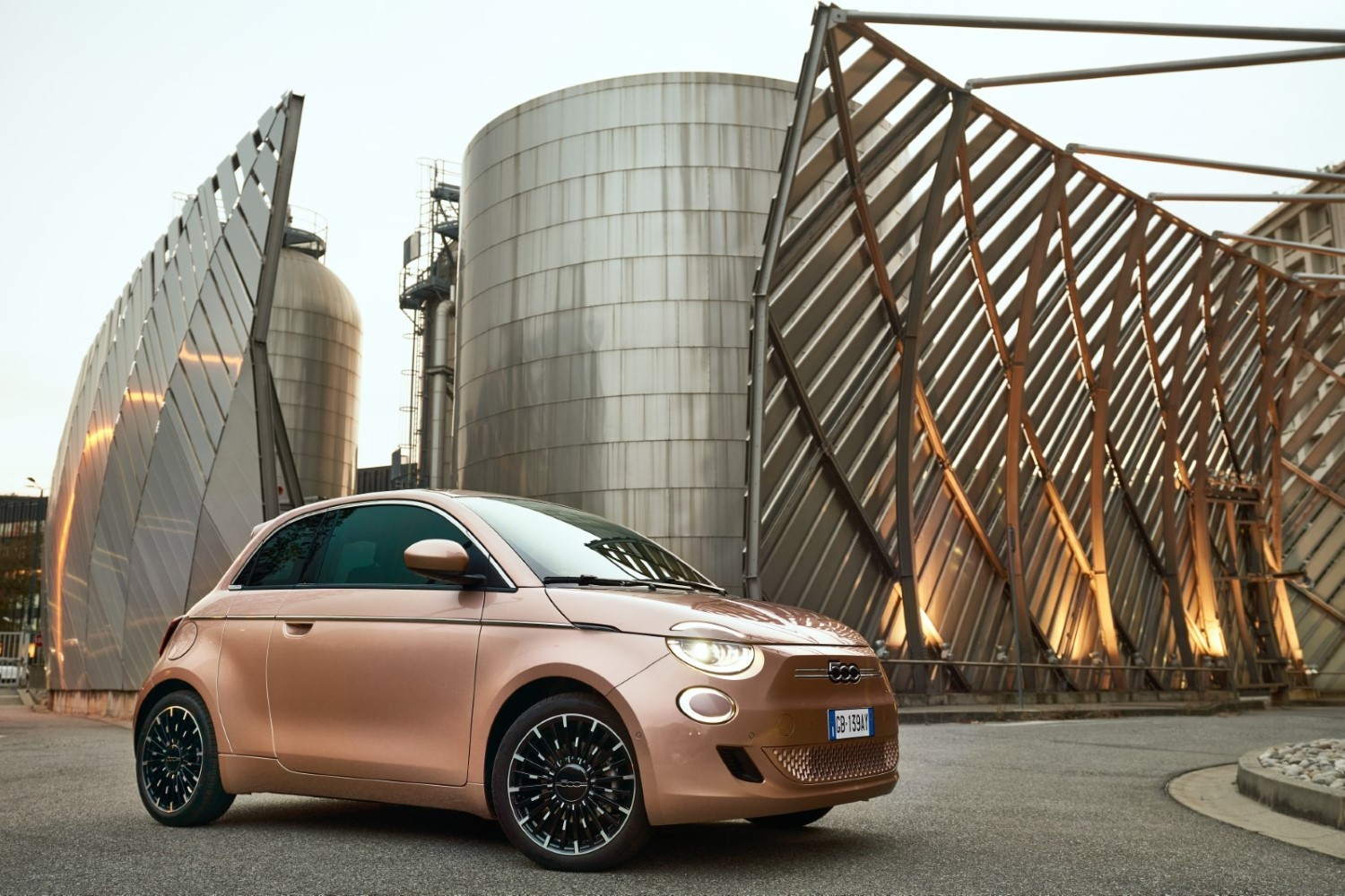 Στις βιτρίνες της CiC Automasters το αμιγώς ηλεκτρικό Fiat 500e