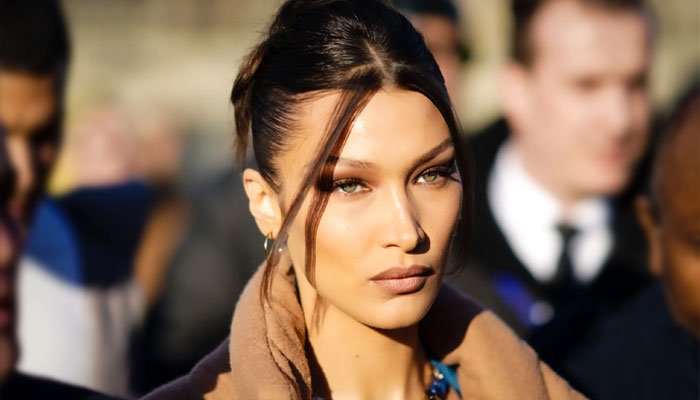 Η Bella Hadid μιλά για τη μάχη της με την ψυχική της υγεία και συγκινεί