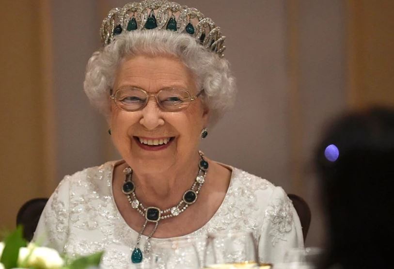 Βασίλισσα Ελισάβετ: Οι 7 παράξενες συνήθειες που έχει στο φαγητό της