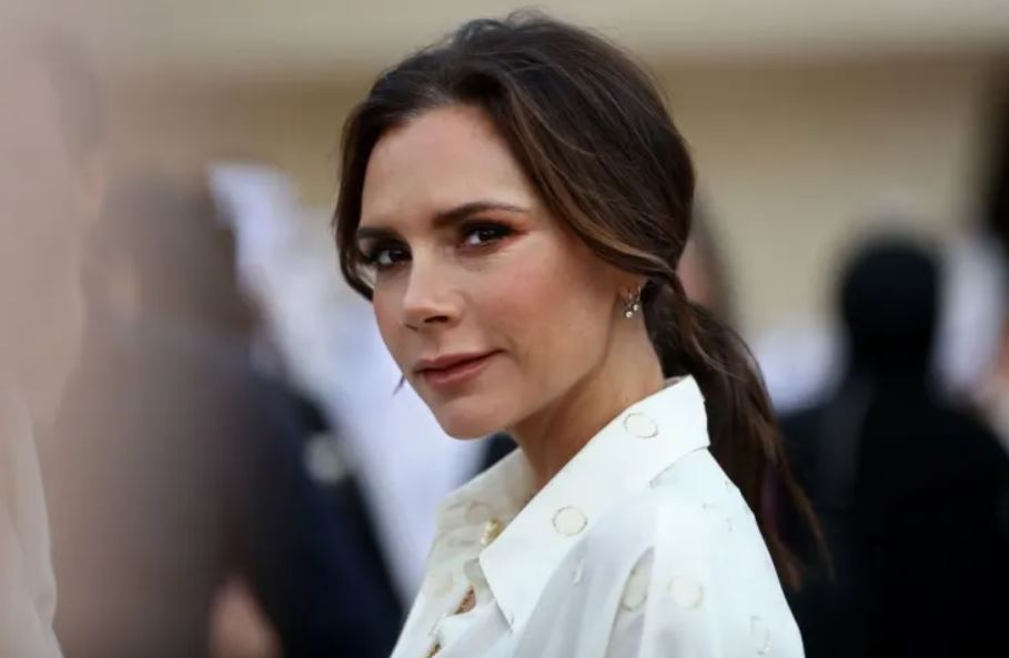 Η Victoria Beckham μας έδειξε βήμα-βήμα πως να πετύχουμε το τέλειο smokey eye (βίντεο)