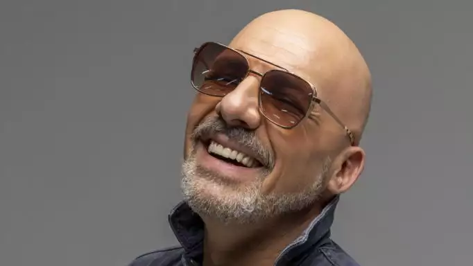 Νίκος Μουτσινάς: Θετικός στον κορονοϊό ο παρουσιαστής!!!