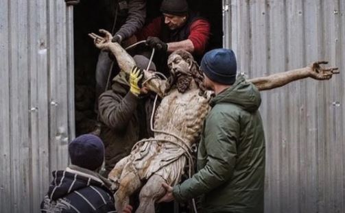 Συγκλονιστικές στιγμές! Αγώνας δρόμου για τη διάσωση μνημείων πριν τη 