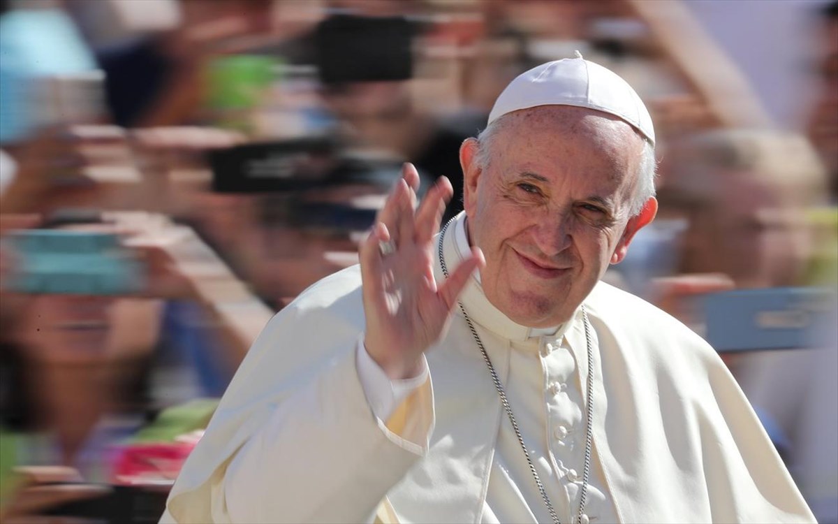 “Πεθερόπληκτος” ο… Πάπας: Τις ζητά να “συγκρατήσουν” τη γλώσσα τους απέναντι στις νύφες