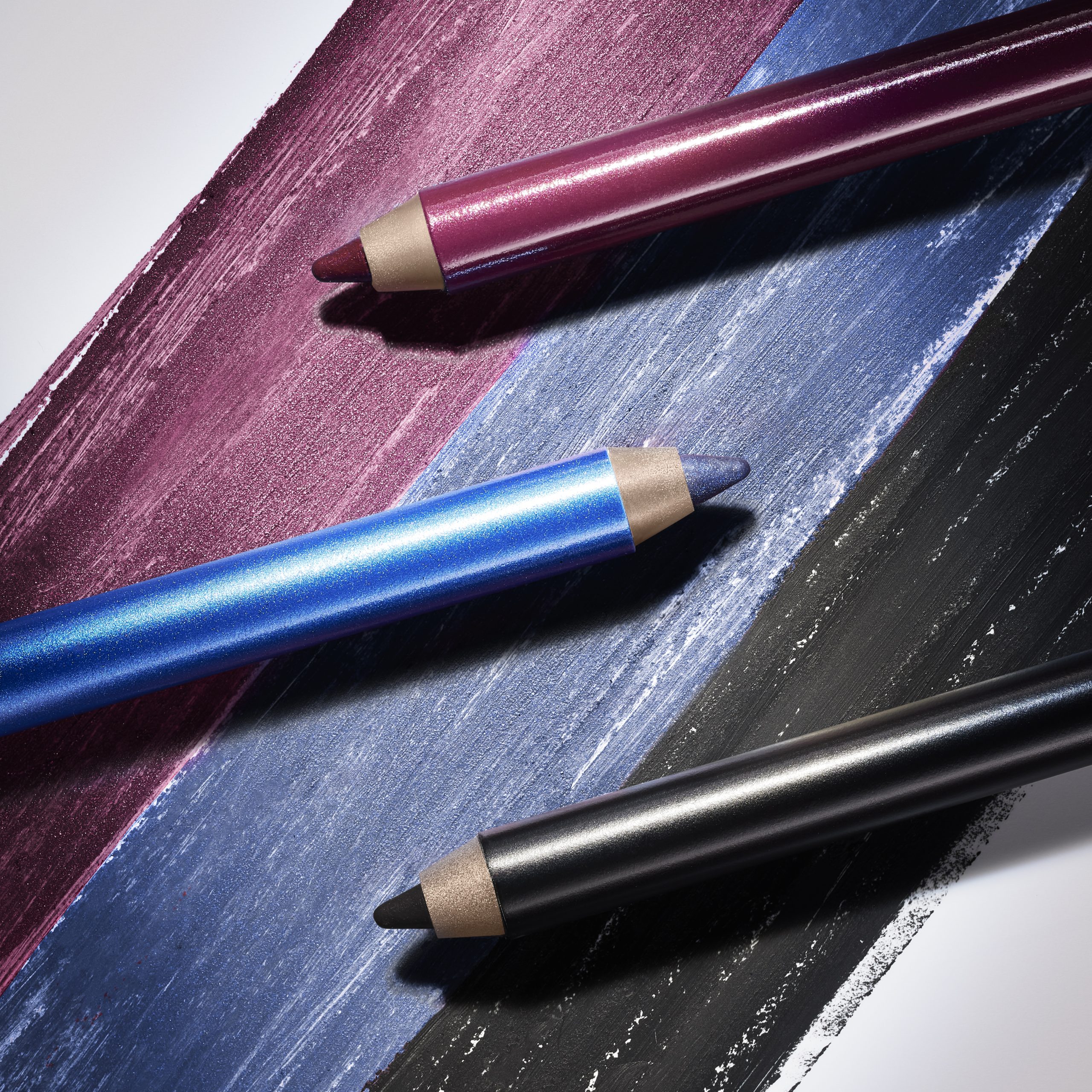 Double Wear 24h Waterproof Gel Eye Pencil Χρώμα που διαρκεί, έντονο αποτέλεσμα που δεν αλλοιώνεται.