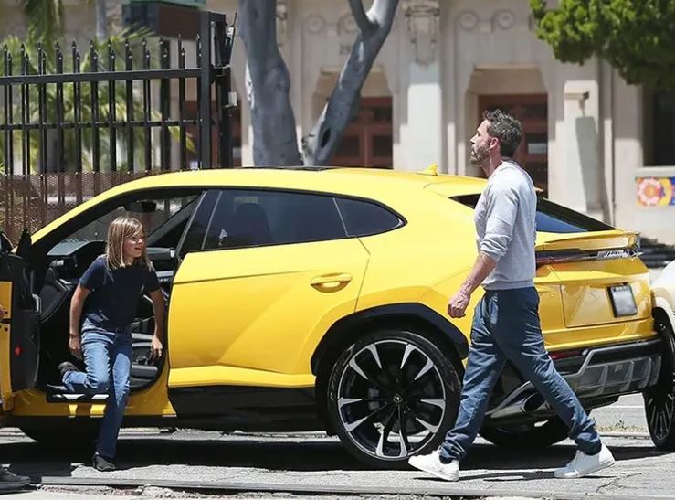 O 10χρονος γιος του Ben Affleck τράκαρε μία Lamborghini