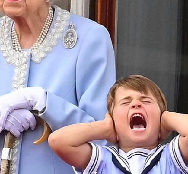 Ο 4χρονος πρίγκιπας Louis έκλεψε την παράσταση από τη βασίλισσα