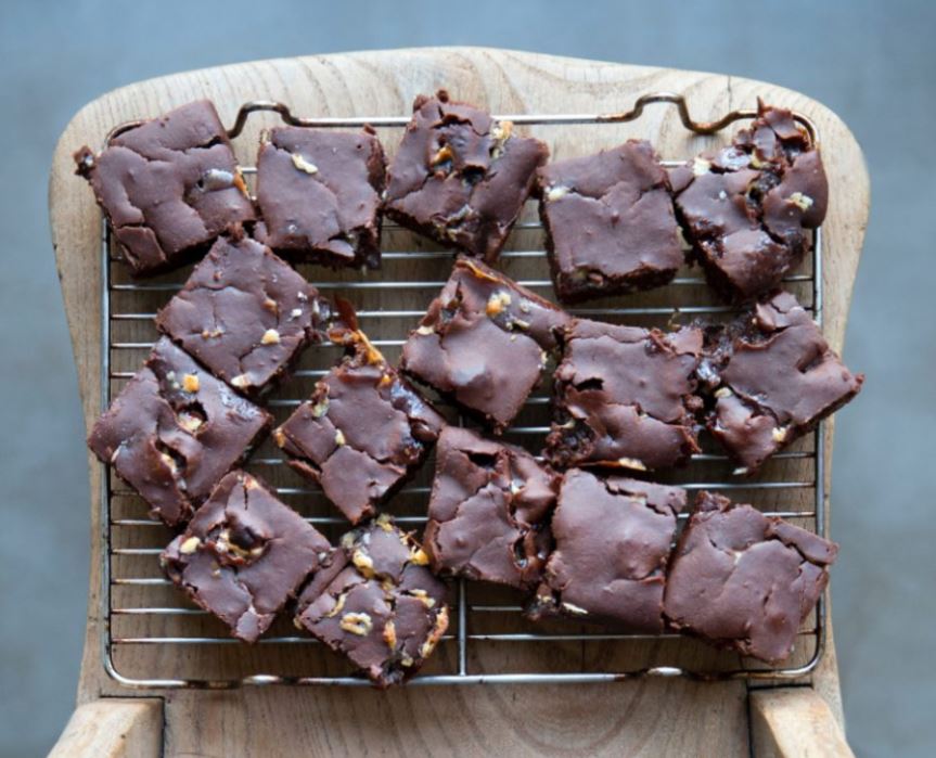 Λαχταριστή συνταγή για σοκολατένια brownies με ξηρούς καρπούς