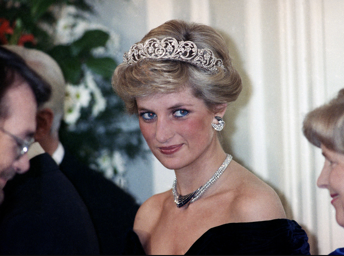 Το iconic μωβ φόρεμα της Πριγκίπισσας Diana βγαίνει σε δημοπρασία