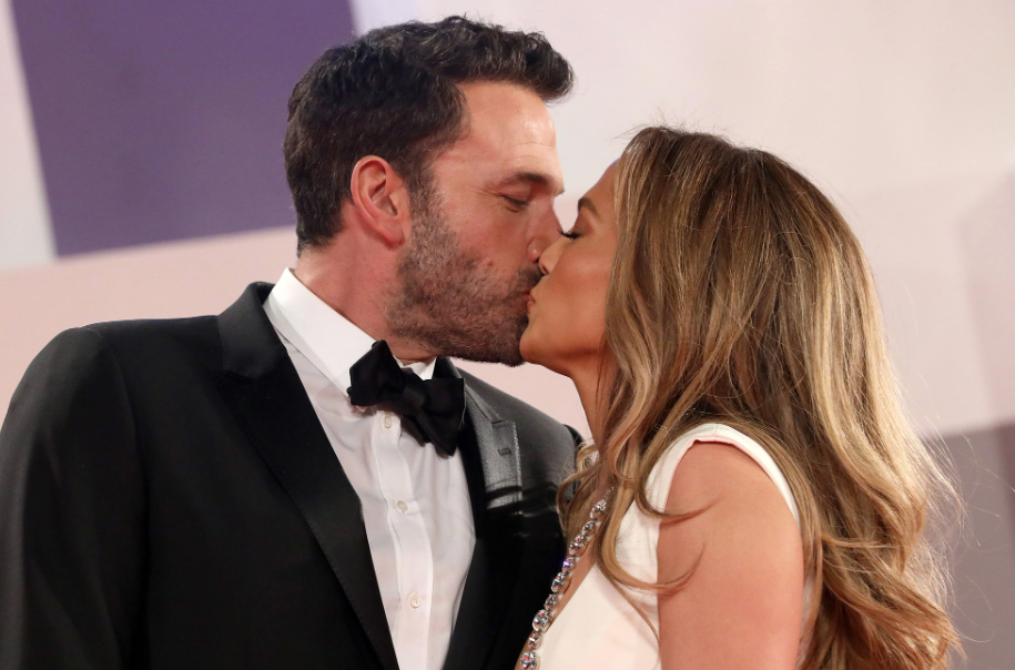 Jennifer Lopez-Ben Affleck: Οι πρώτες παραμυθένιες φωτογραφίες του γάμου τους!