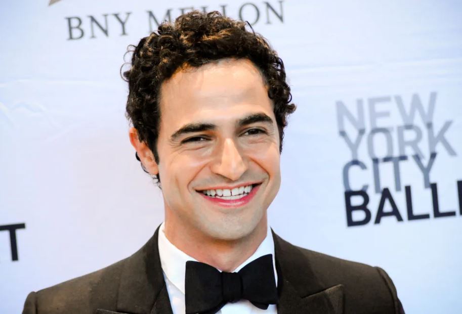 Zac Posen: Ο διάσημος σχεδιαστής αρραβωνιάστηκε τον σύντροφό του