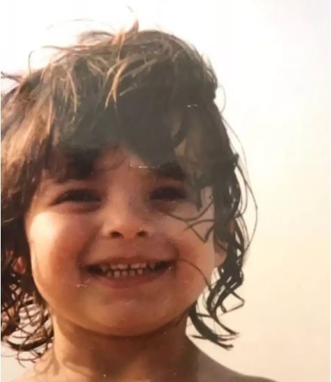 Γνωστή Ελληνίδα παρουσιάστρια μοιράστηκε φωτογραφία από τα παιδικά της χρόνια