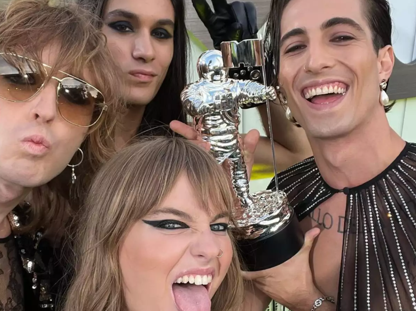 Maneskin: Κόπηκαν πλάνα από την εμφάνισή τους στα MTV VMAs - Οι αντιδράσεις και όλες οι πληροφορίες